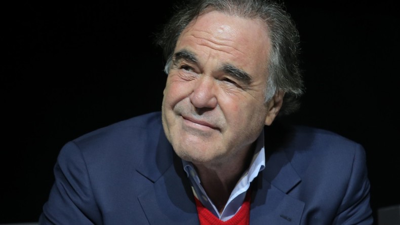 Oliver Stone à RT : accuser la Russie de tous les maux est «fou» et relève du maccarthysme (VIDEO)