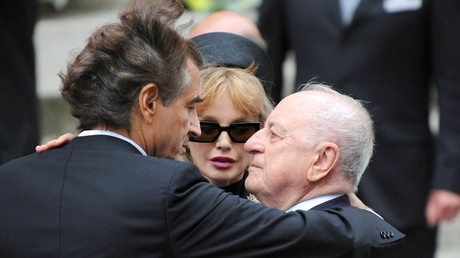 Bernard Henri-Lévy, son épouse Arielle Dombasle et Pierre Bergé lors des funérailles d'Yves Saint-Laurent en juin 2008
