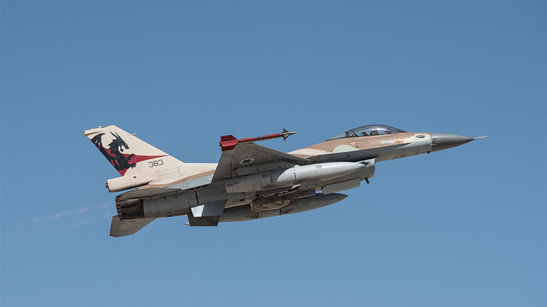 L'armée de l'air syrienne intercepte des missiles israéliens visant une base militaire près de Damas