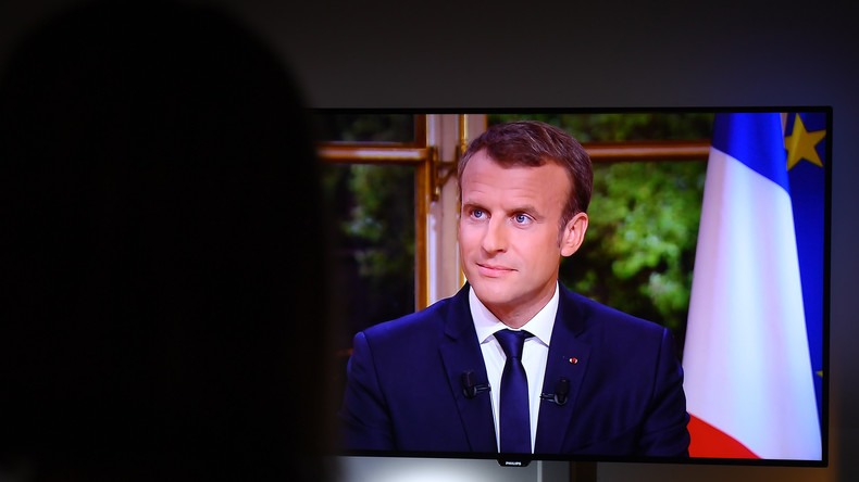 «Honte de la République» : Macron attaque l'audiovisuel public, en pleines coupes budgétaires
