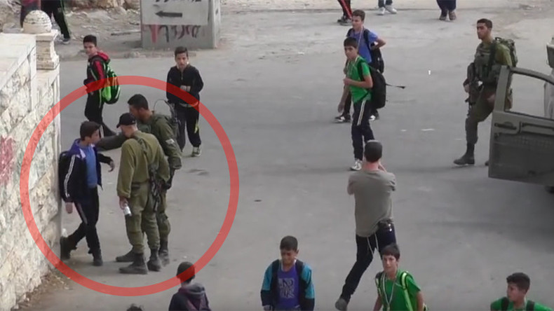 Des soldats israéliens filmés en train de harceler des élèves palestiniens à Hébron (VIDEO)