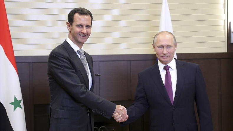 Vladimir Poutine rencontre Bachar el-Assad lors d'une visite surprise en Syrie