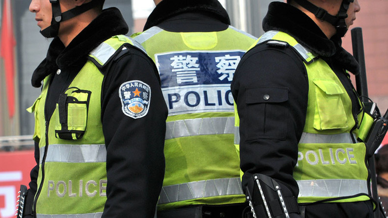 Chine : dix personnes condamnées à mort lors d'un procès public dans un stade (VIDEO)
