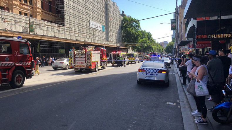 Une voiture fonce dans la foule à Melbourne et blesse 19 personnes : deux hommes arrêtés