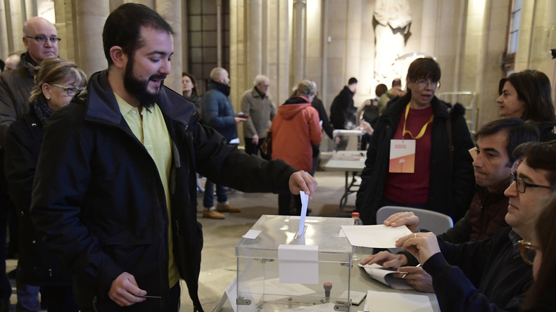 La Catalogne aux urnes, deux mois après une tentative de sécession qui a secoué l'Europe