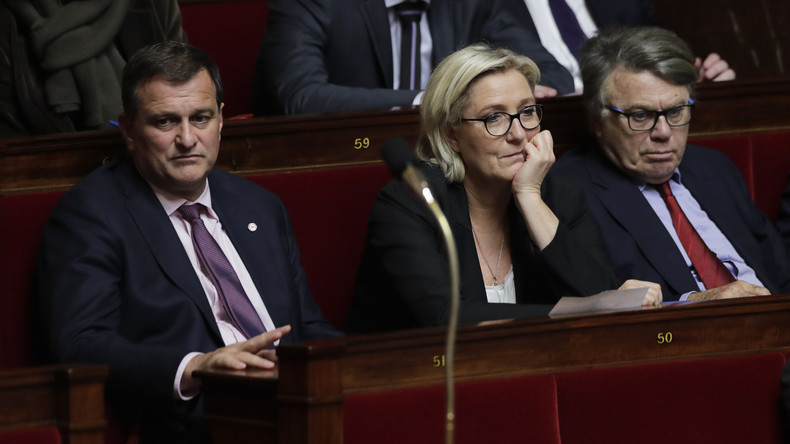 Gilbert Collard «s'emmerde au Parlement», Marine Le Pen trouve qu'elle «ne sert à rien»