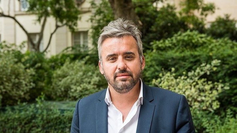 Alcool au volant : Alexis Corbière soutient Mathilde Seigner... mais se fait incendier sur Twitter