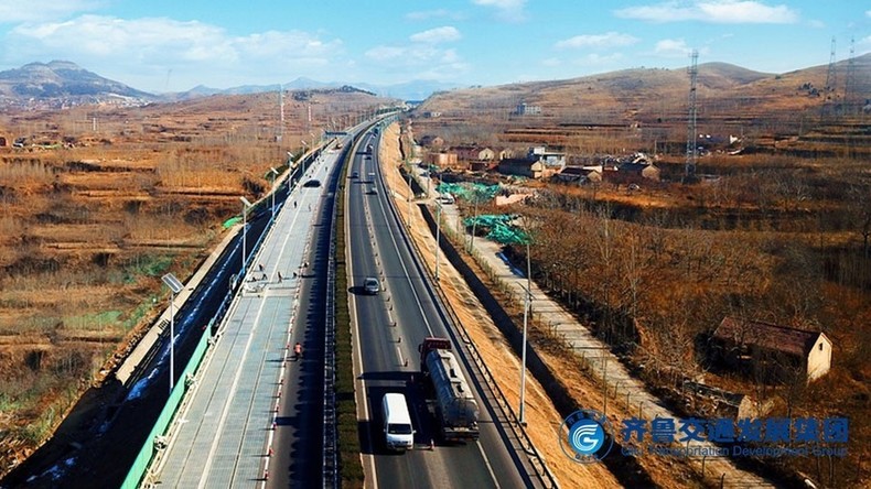 Energies renouvelables : la Chine teste sa première «autoroute solaire» (IMAGES)