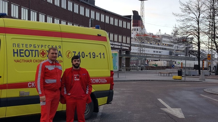Source d'intenses spéculations, une ambulance russe dans les rues de Stockholm affole la toile