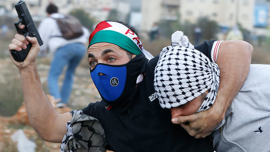 Des agents infiltrés israéliens dispersent une manifestation de Palestiniens à Ramallah (IMAGES)