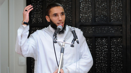 L'imam Rachid Abou Houdeyfa a reçu un diplôme universitaire en Religions, droit et vie sociale