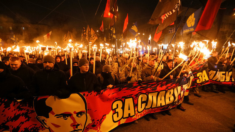 Des milliers d'Ukrainiens défilent en hommage au collaborateur nazi Stepan Bandera (VIDEOS)