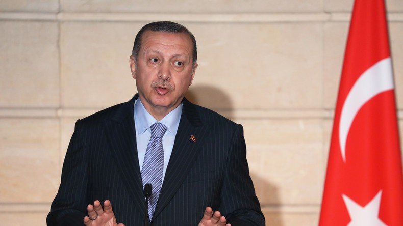 Interpellé par un journaliste de France 2 sur le terrorisme, Erdogan, agacé, accuse les Etats-Unis