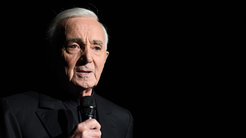 Charles Aznavour choque en proposant de «faire le tri» des migrants pour ne pas rater les «génies»