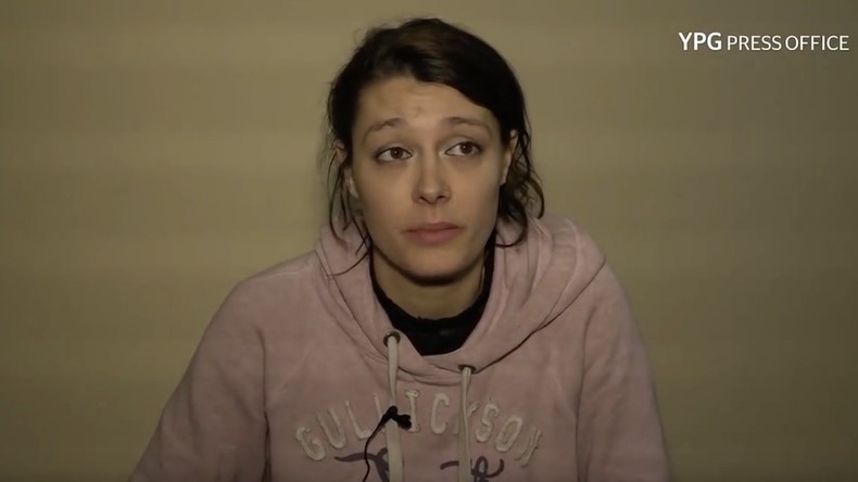 «Des bonbons, des chocolats» : détenue en Syrie, la djihadiste Emilie König assure être bien traitée
