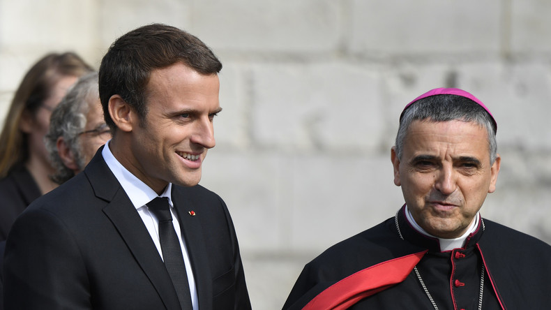 Contradictions et approximations : l'exécutif s'emmêle-t-il les pinceaux sur la laïcité ?