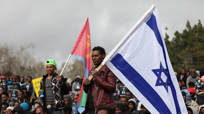 Israël : «paie appropriée» et bonus de 7 200 euros pour aider à expulser les migrants