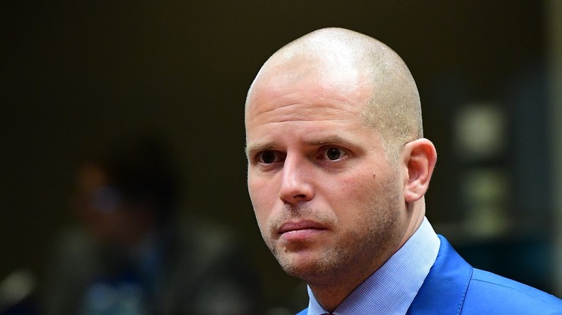 Belgique : 6 000 manifestants pour la démission de Theo Francken, après l'expulsion de Soudanais