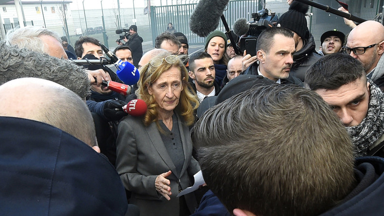 «La ministre ne sortira pas d’ici» : la grogne des gardiens de prison continue de s'étendre (VIDEOS)