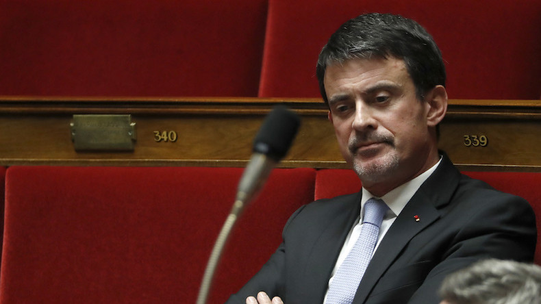 Manuel Valls like sur Twitter la une de Valeurs actuelles... et s'en dédit «trop tard»
