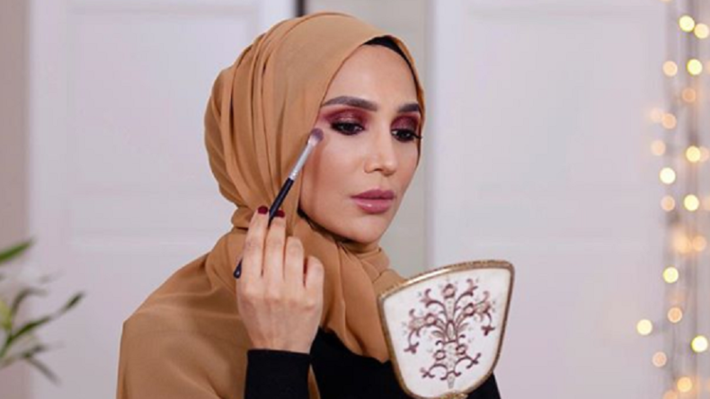 Epinglée pour ses tweets contre Israël, l’égérie voilée de L’Oréal au Royaume-Uni démissionne