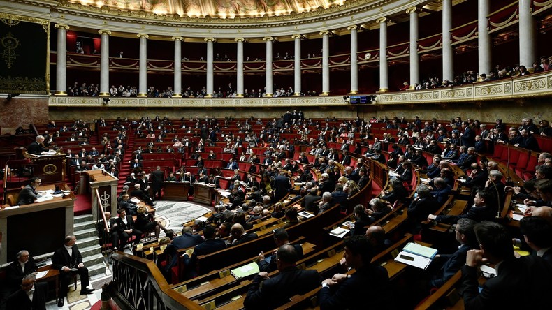 Ni voile, ni maillot : tenue correcte exigée pour les députés à l'Assemblée nationale
