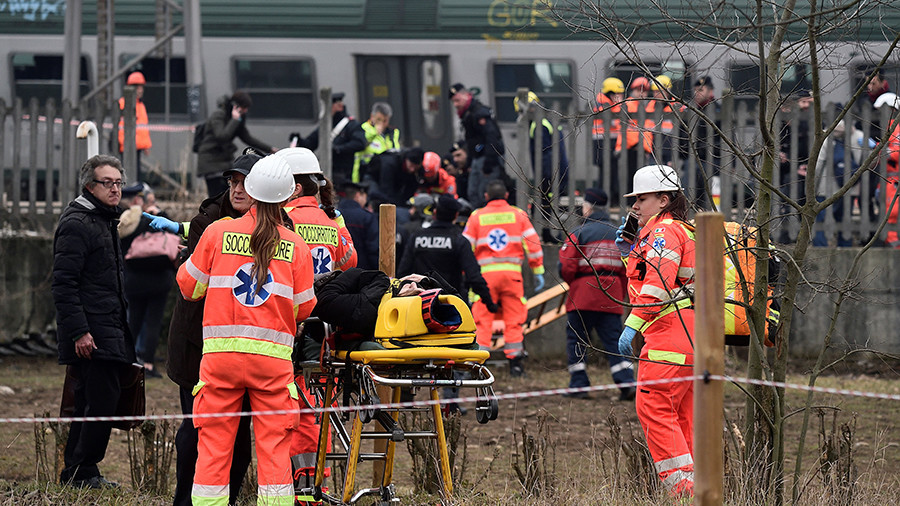 LEAD 2-Un train déraille près de Milan, trois à cinq morts