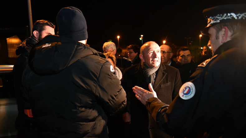 Calais : passeurs et associations dans le viseur de Collomb après les affrontements entre migrants