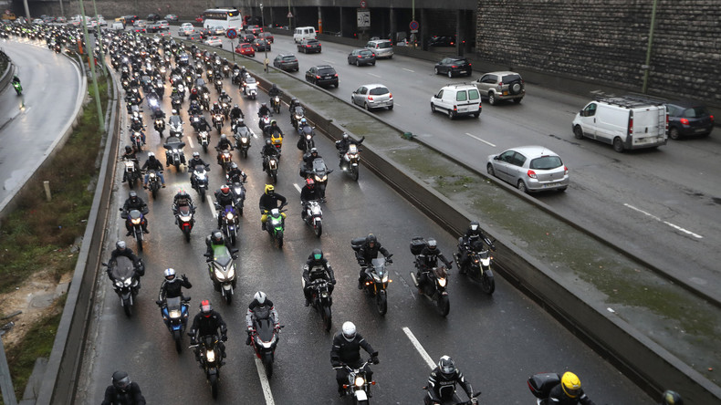Paris : motards et automobilistes font entendre leur colère contre la limitation à 80 km/h (VIDEOS)