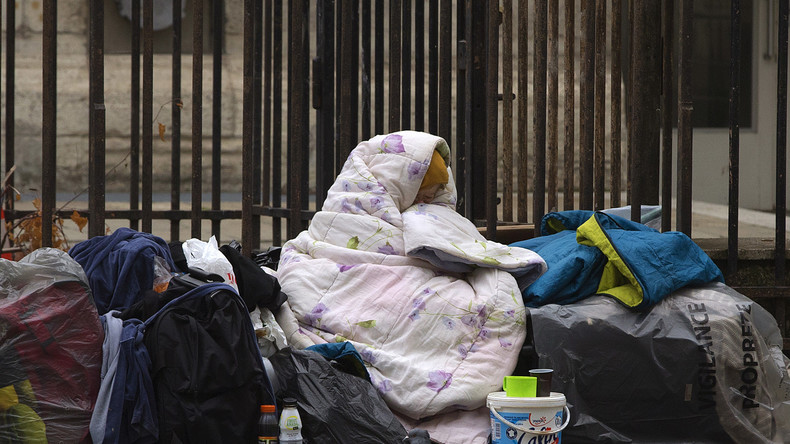 L'«immense majorité» des SDF dormiraient à la rue «par choix» : un député LREM enfonce le clou