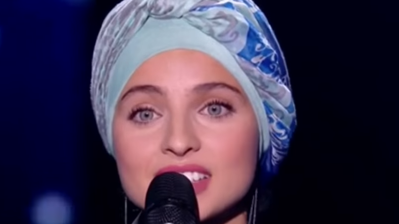 Une candidate de The Voice au cœur de la tourmente pour des propos sur les attentats en France