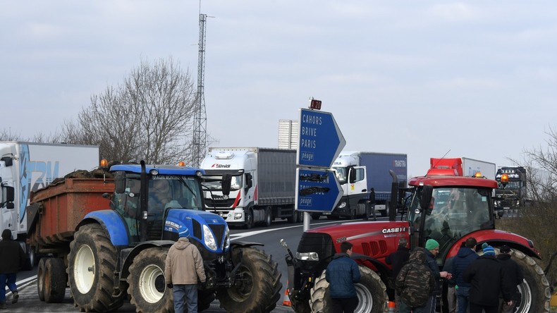 La mobilisation des agriculteurs contre la réforme des zones défavorisées ne faiblit pas