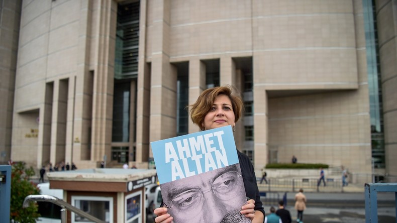 Turquie : prison à vie pour trois journalistes accusés d'être liés au putsch manqué