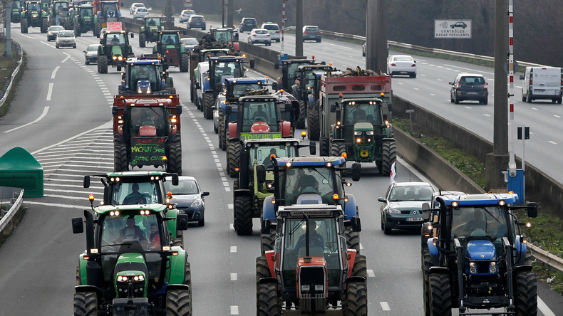 Agriculteurs en colère : blocages, pneus brûlés, défilés de tracteurs dans toute la France (IMAGES)