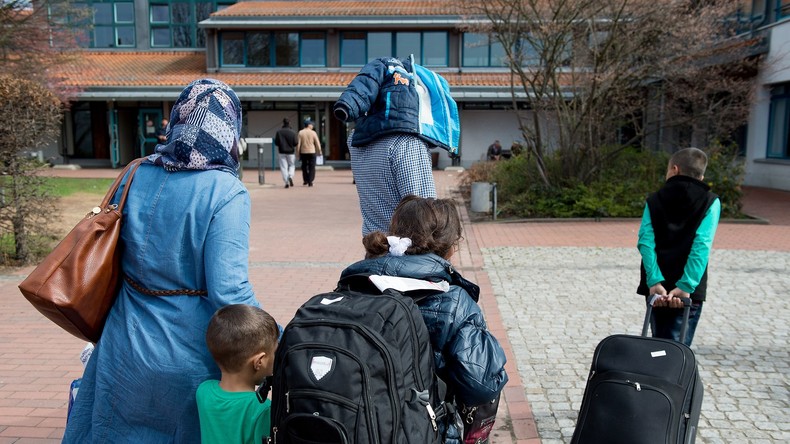 Polémique en Allemagne : un réfugié syrien polygame et sans travail remercie «Maman Merkel»