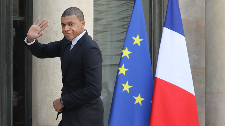 Hypocrite ? Accusé de faire l'éloge du foot africain tout en jouant pour la France, Mbappé réplique