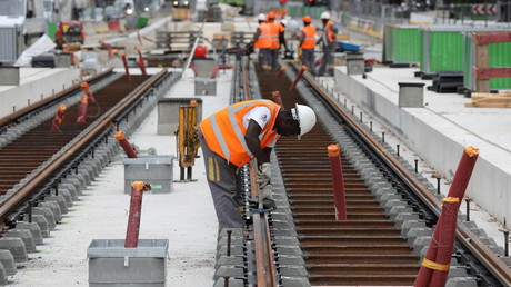 Ouvriers sur le chantier du tramway sur le boulevard Berthier dans le quartier des Batignolles, dans le nord de Paris, le 5 septembre 2017 (illustration)
