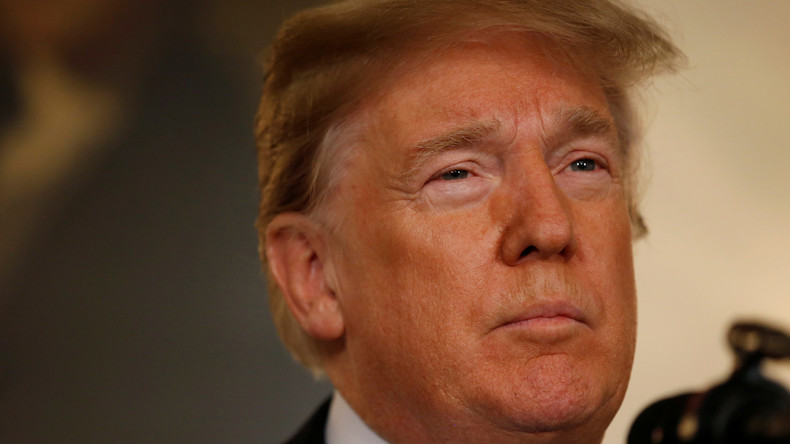 «On taxera vos voitures» : Trump menace l'UE de lancer une guerre commerciale
