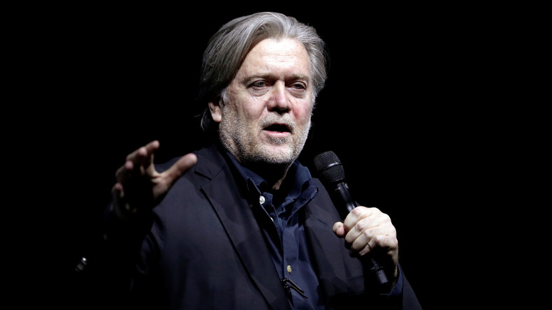Chantre de l'anti-système ou figure douteuse : la venue de Steve Bannon au congrès du FN fait débat