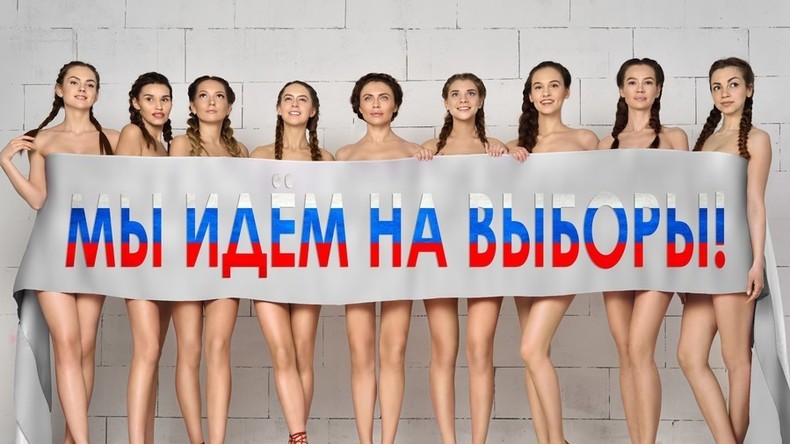 femmes nues et les adolescents
