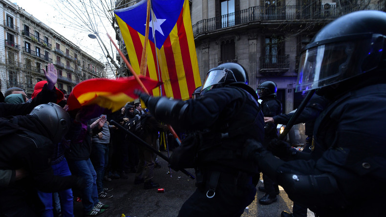 Arrestation de Puigdemont : violents affrontements entre la police et les manifestants à Barcelone