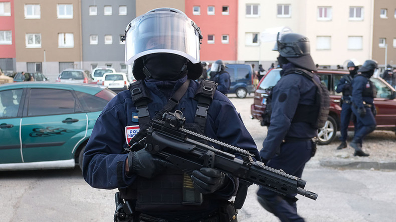 «Cassez-vous, je vais vous tuer» : des journalistes agressés dans la cité de Redouane Lakdim (VIDEO)