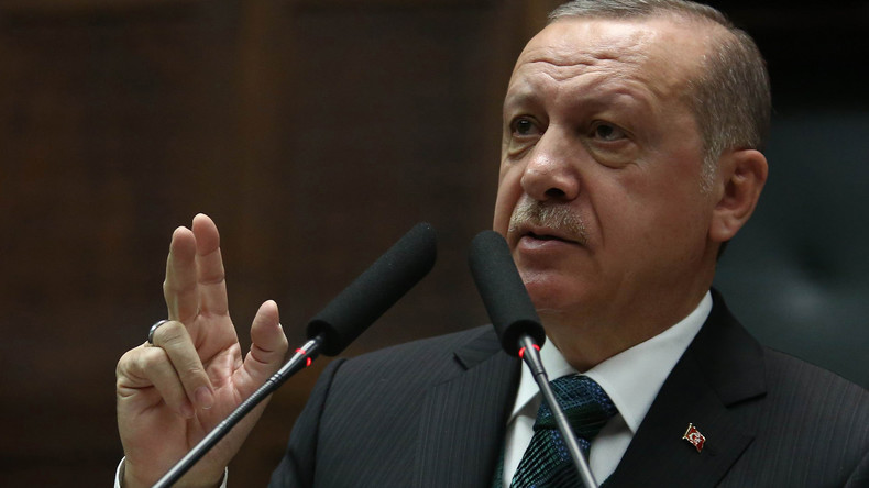 Des supporters d'Erdogan célèbrent la mort de miliciens kurdes en chantant une sourate du Coran