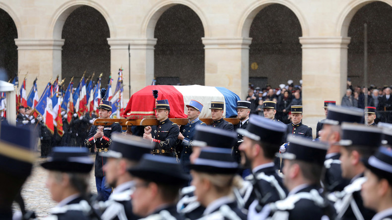 L'hommage national au lieutenant-colonel Arnaud Beltrame bâclé dans les écoles ?