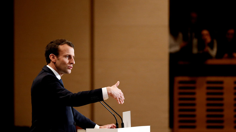 La démocratie, système «le plus bottom up» ? L'anglicisme de Macron fait grincer des dents