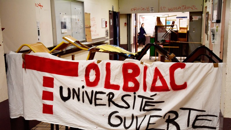 Occupation de Tolbiac : l'étonnante vidéo des étudiants masqués de la «commune libre» (VIDEO)