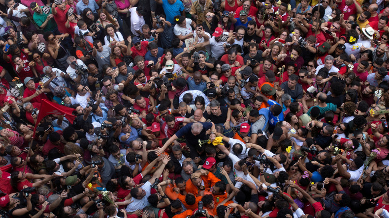 Lula en prison : de Mélenchon à Morales, la gauche dénonce un «coup d'Etat judiciaire»
