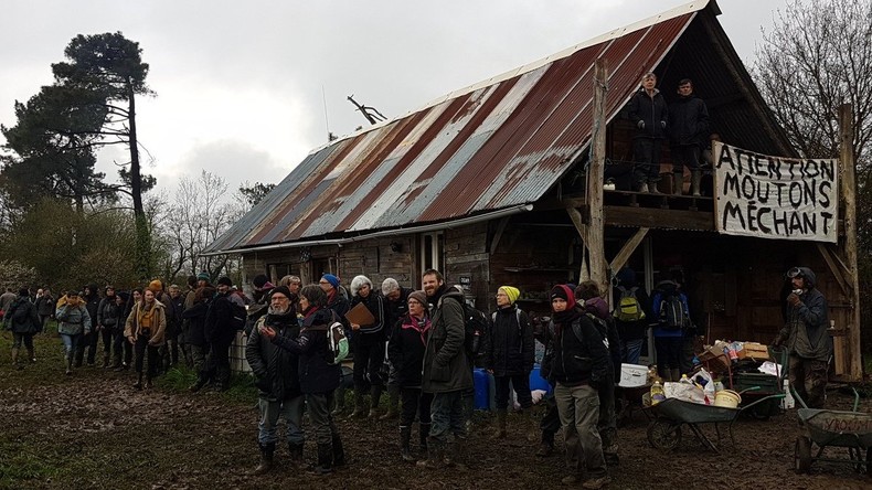 Evacuation à NDDL : les manifestants s'accrochent à leur ZAD (PHOTOS, VIDEOS)