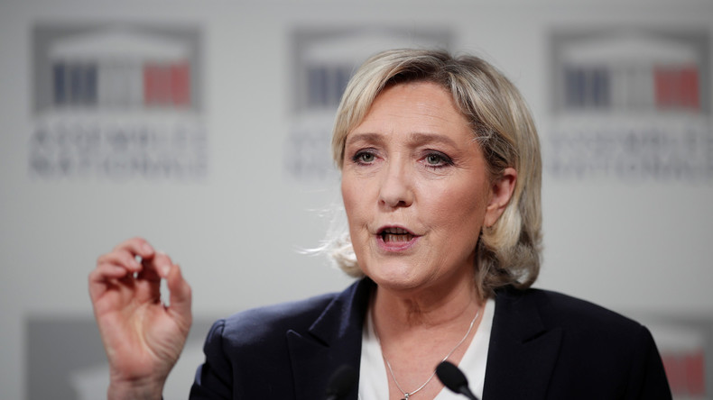 «C'est une intervention militaire, on ne joue pas à la Game Boy»: Marine Le Pen sur la Syrie (VIDEO)