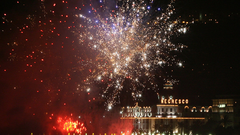 Promenade Des Anglais Le Feu D Artifice Du 14 Juillet Sera Desormais Tire Le 15 Juillet Rt En Francais